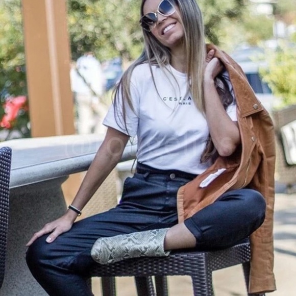 White Graphic French Text Print Tee Shirt Short Sleeve Crew Neck - Picture 10 of 17